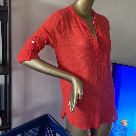 Melon red crinkle gauzy tunic top. Crew neck, pullover. Sleeve can button up 3/4 - Picture 3 of 12